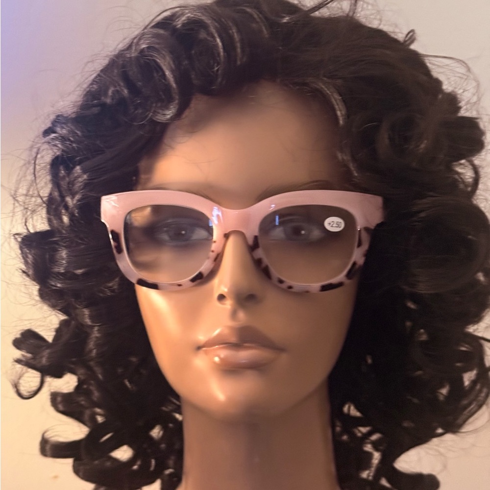 Stylish Pink Leopard Print Large Frame +2.50 Readers - Picture 2 of 4